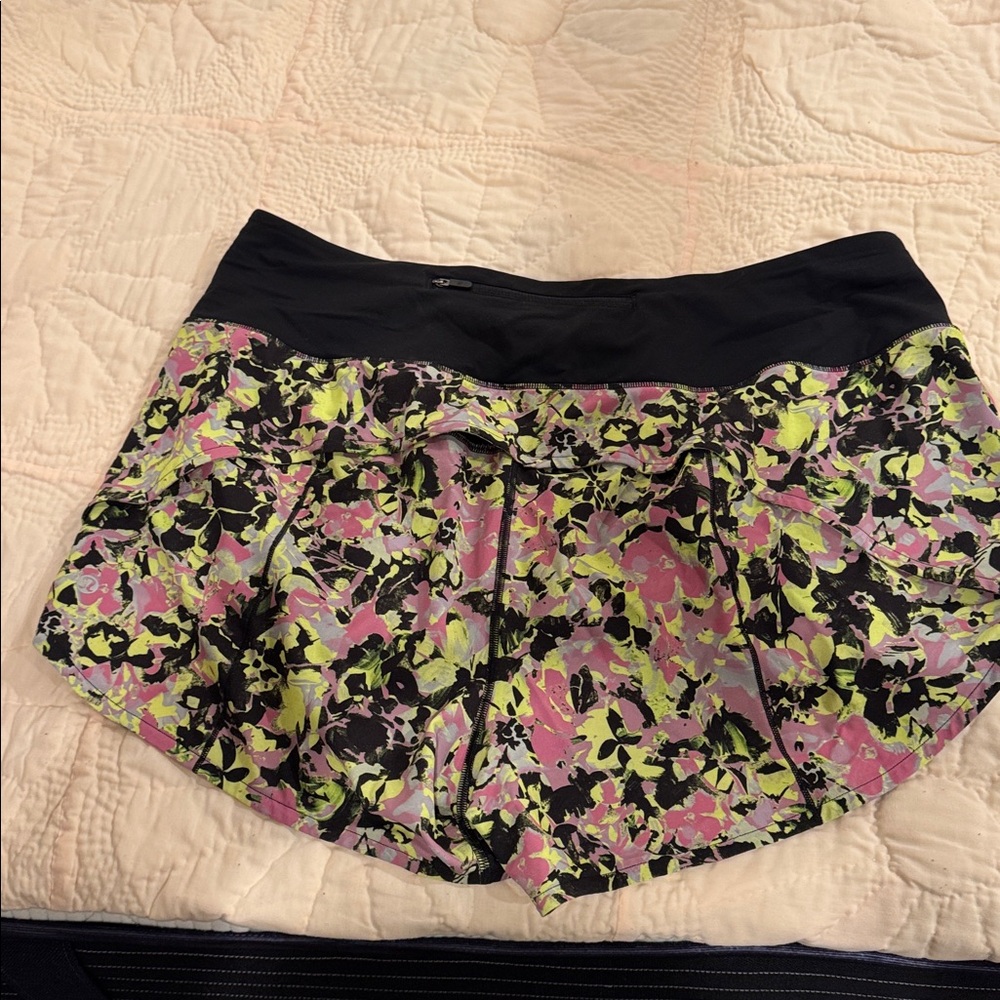 Lululemon Abstract Pattern Shorts - image 3